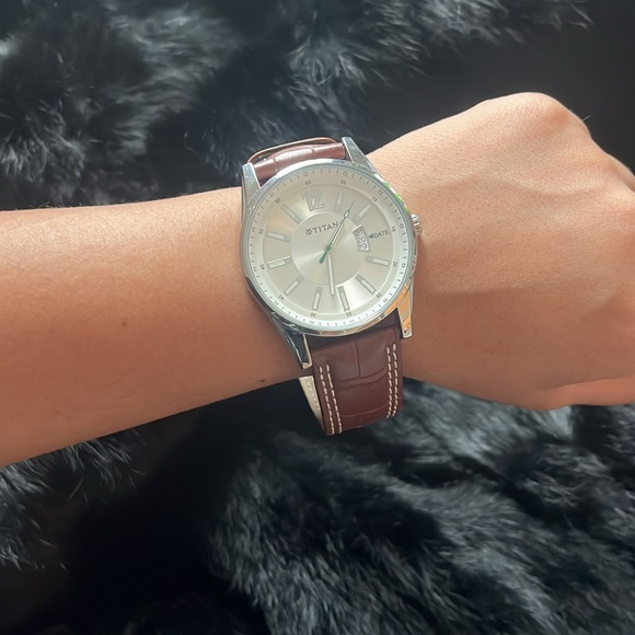 Titan Men’s Watch (needs battery replaced) - Picture 3 of 3